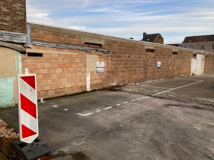 Open staanplaats te huur in Bilzen centrum, meer bepaald aan de achterkant van Korenstraat 15, aansluitend op de Korenbloemparking. Wenst u meer info?